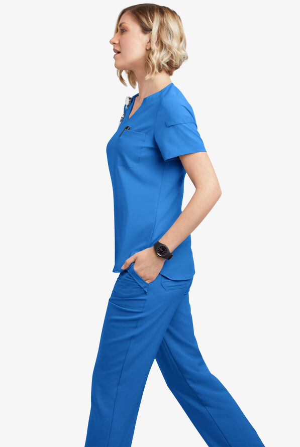Blusa m&eacute;dica Easy STRETCH Nikki con cuello festoneado y 1 bolsillo para mujer - Cerulean - 5