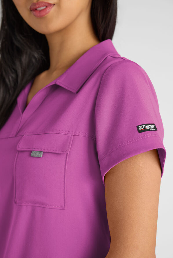 Blusa médica Grey's Anatomy by Barco Emerge Emery STRETCH con cuello en V tipo camisero y 3 bolsillos para mujer - Mystic Orchid - 2