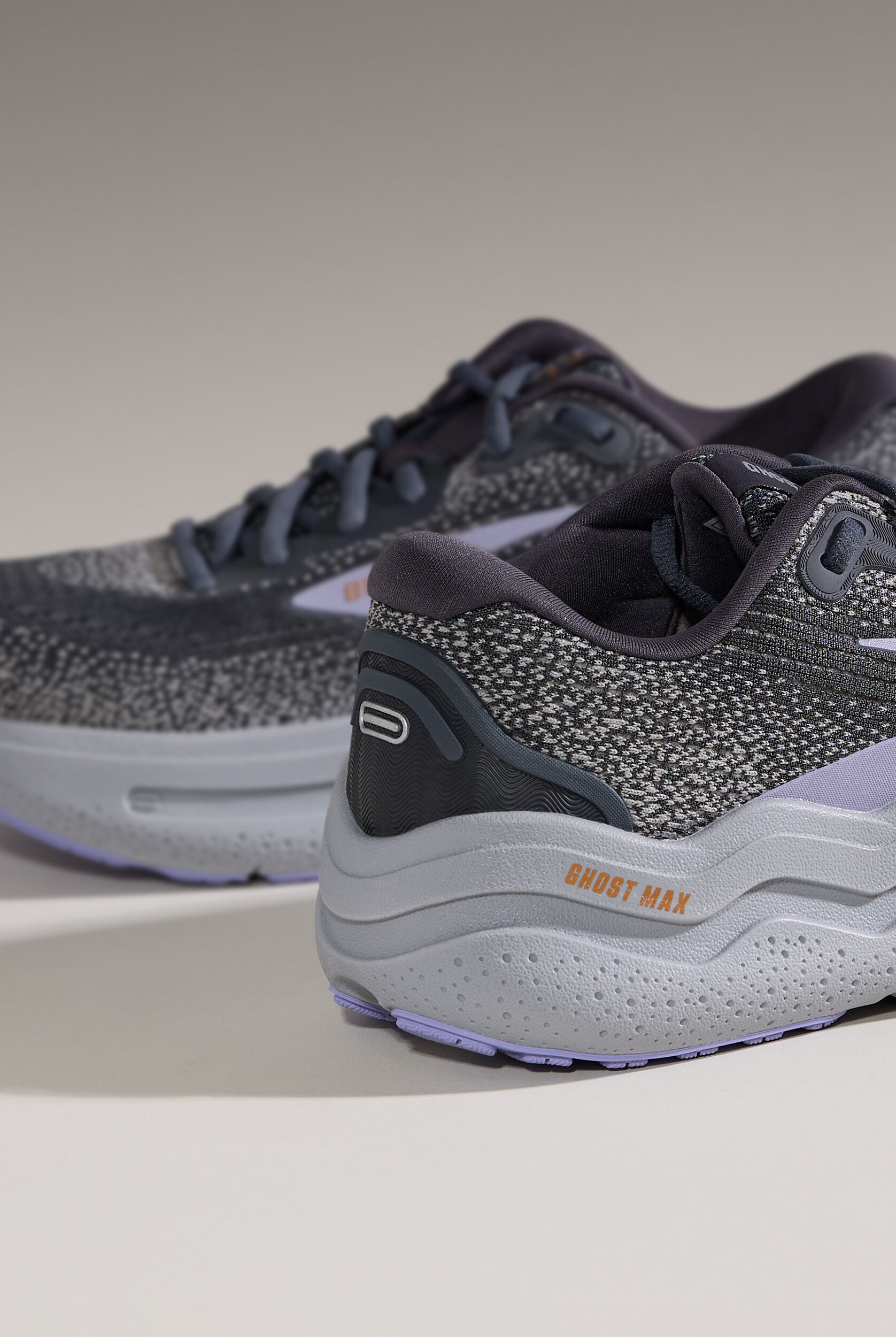 Brooks Women's Ghost Max 2 Ebony/Sweet Lavender/Alloy Athletic