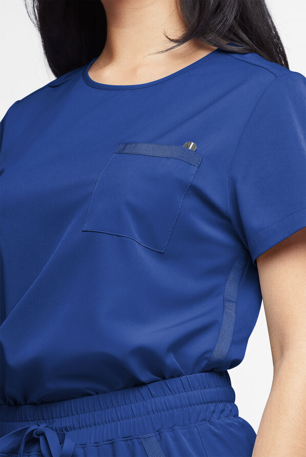 Blusa médica WhisperLite Lyra Stretch con cuello redondeado y 2 bolsillos para mujer - Space Blue - 4