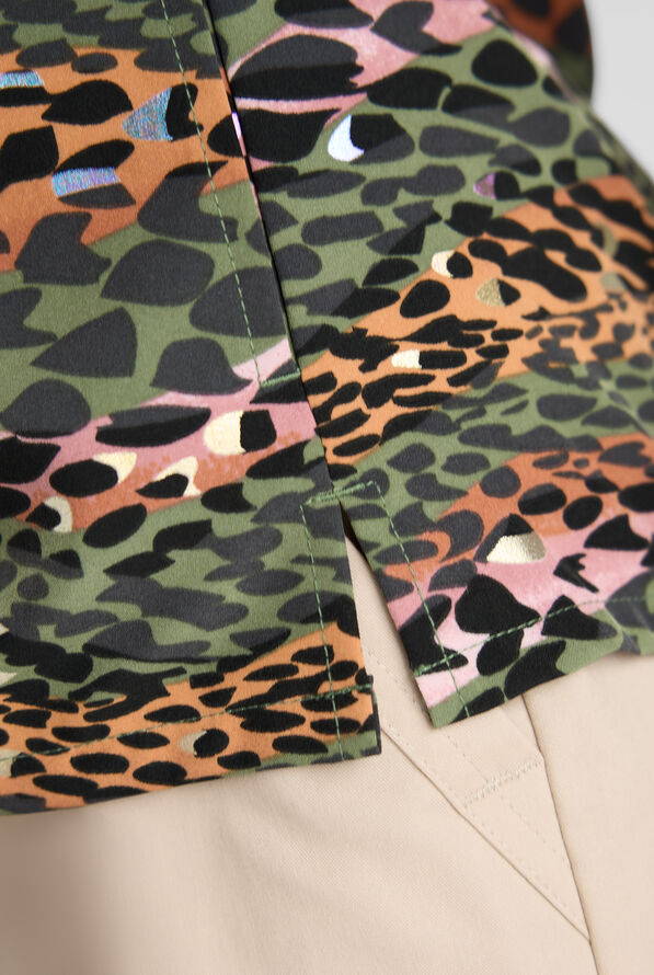 Butter-Soft STRETCH Amazon Diva Women's 2-Pocket V-Neck Print Scrub Top - null - 4