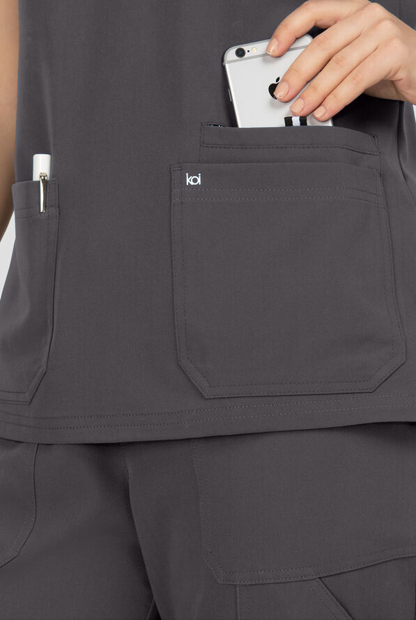 Blusa m&eacute;dica Koi Next Gen Hustle and Hear con cuello en V y 3 bolsillos para mujer - Charcoal - 3