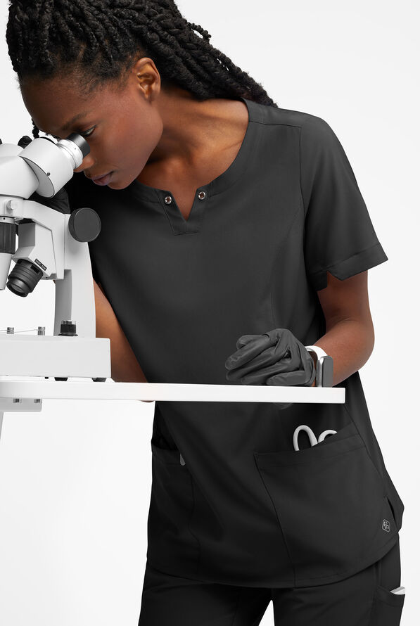 Blusa m&eacute;dica Easy STRETCH Amber con cuello con muesca y 4 bolsillos para mujer - Onyx Black - 5