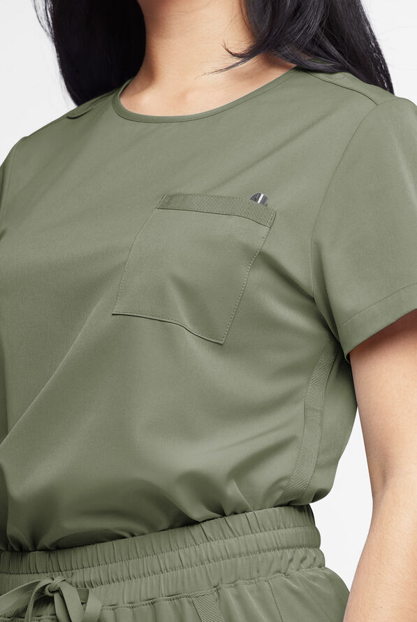Blusa médica WhisperLite Lyra Stretch con cuello redondeado y 2 bolsillos para mujer - Olive Leaf - 4