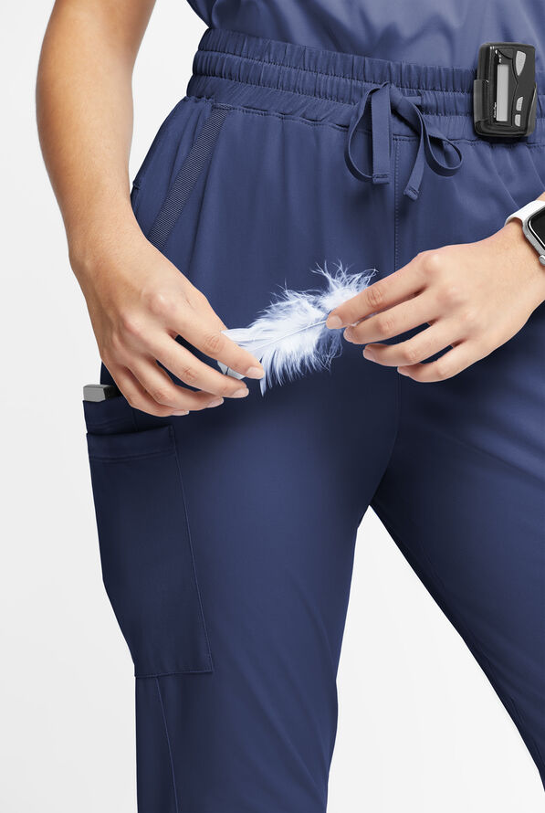 Pantalón médico WhisperLite Calla estilo cargo con pierna fruncida y 6 bolsillos para mujer - Navy - 4