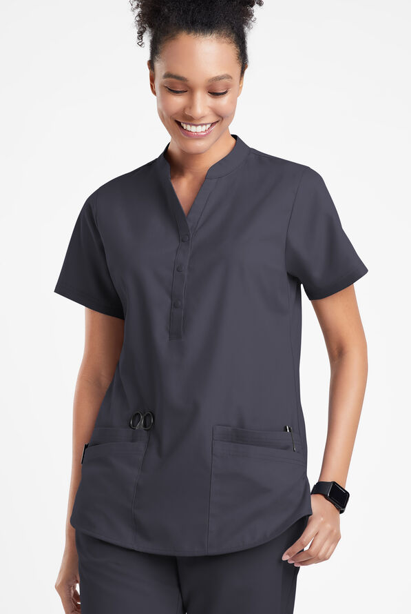 Blusa médica Butter-Soft Originals con cuello mao y 6 bolsillos para mujer - Pewter - 2