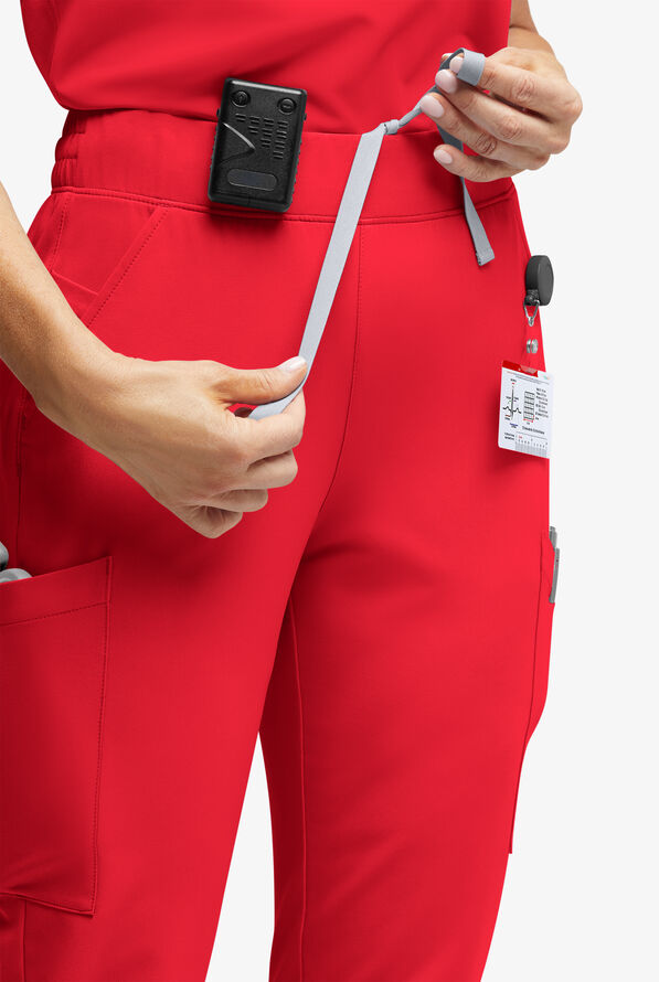 Pantalón médico ReSurge Amber estilo jogger con piernas pitillo y 7 bolsillos para mujer - Atomic Red - 3