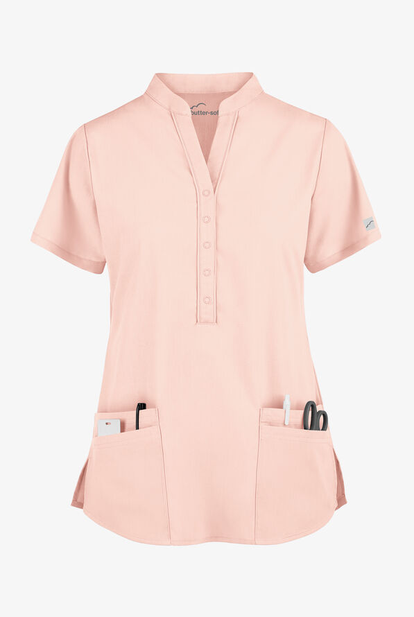 Blusa m&eacute;dica Butter-Soft Core by UA&trade; con cuello mao y 4 bolsillos para mujer - Lotus - 1