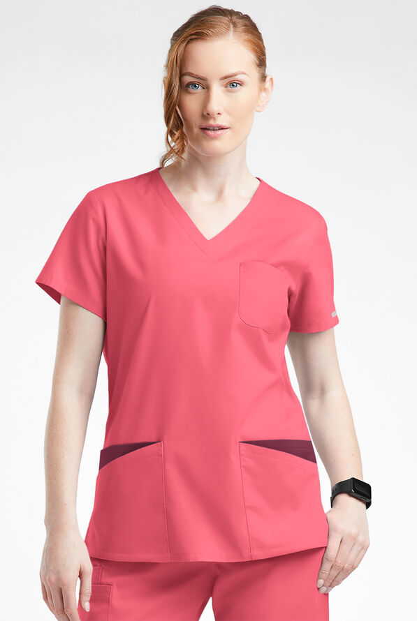 Blusa médica Butter-Soft Originals con cuello en V curvo y 7 bolsillos para mujer - Rouge Rose/Wine - 2