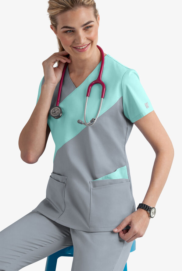 Blusa m&eacute;dica UA Butter-Soft STRETCH asim&eacute;trica con 5 bolsillos para mujer - Silver/Sea Frost - 2