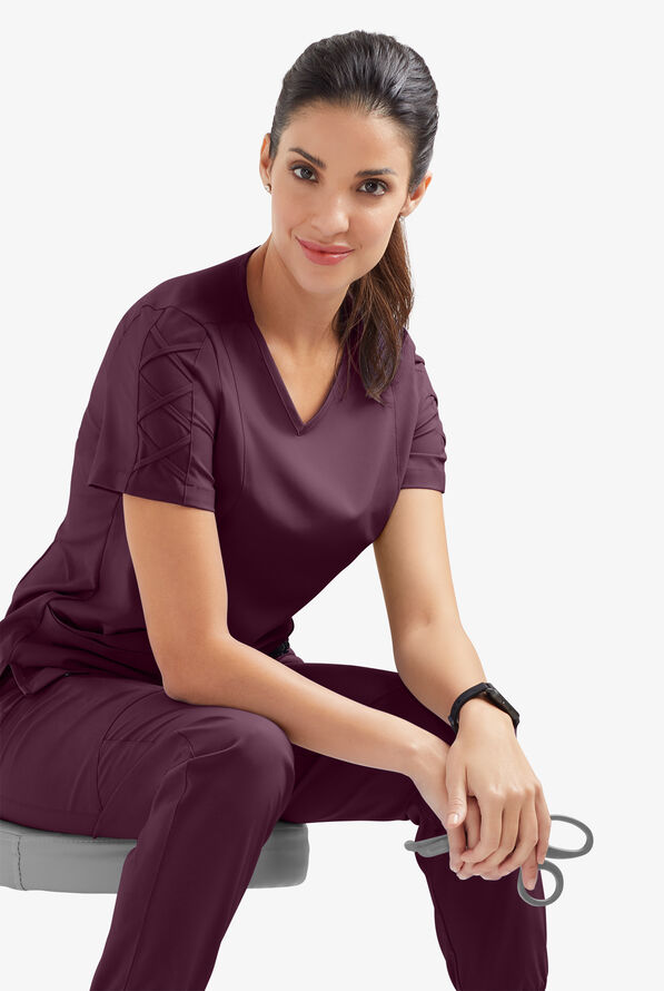 Blusa m&eacute;dica EASY STRETCH Kylie con detalle entrecruzado y 5 bolsillos para mujer - Dark Mulberry - 5