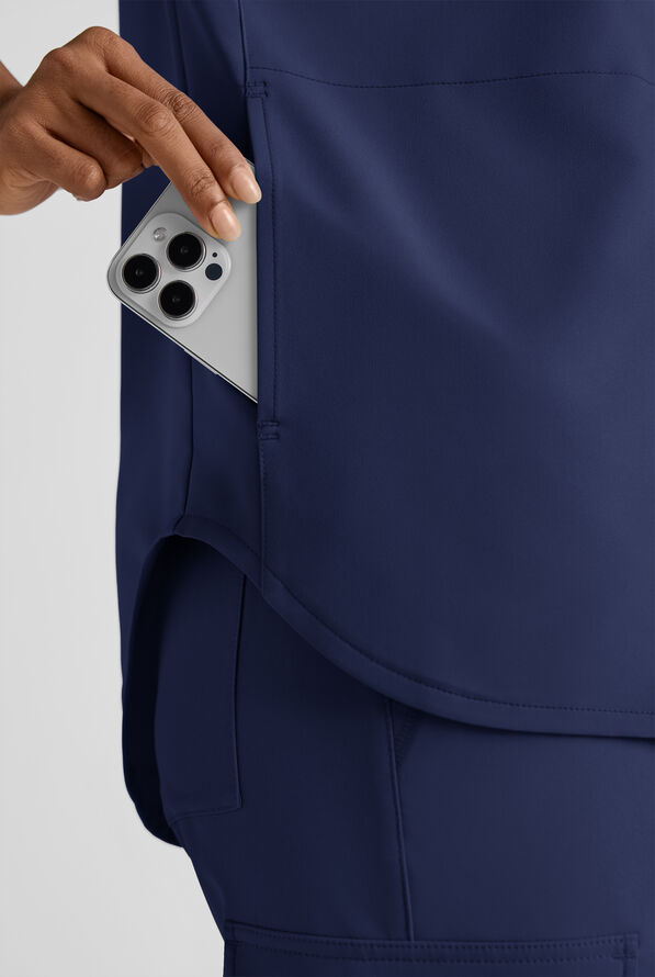 Blusa m&eacute;dica ReSurge STRETCH con mangas dolm&aacute;n y 2 bolsillos para mujer - Navy - 5