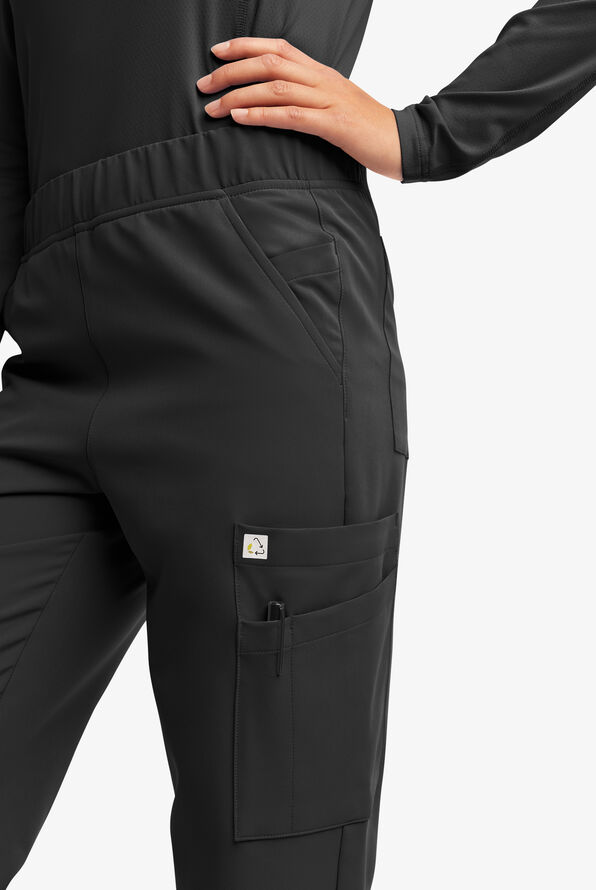 Butter-Soft Women's 13-Pocket Cargo Scrub Pants **Slightly IRREGULAR**&nbsp; - Petite - Black - 2