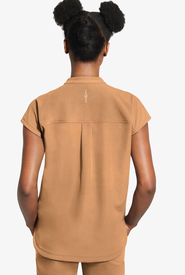 Blusa m&eacute;dica Healing Hands 360 Sandy STRETCH con cuello mao con cremallera y 2 bolsillos para mujer - Caramel Caf&eacute; - 3