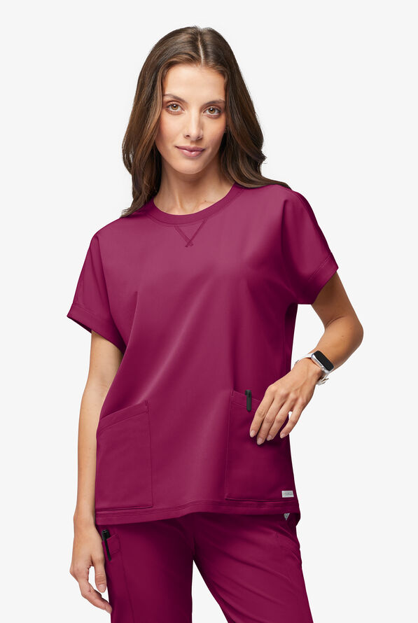 Blusa médica ReSurge con cuello redondeado y mangas dolmán para mujer - Wine - 1
