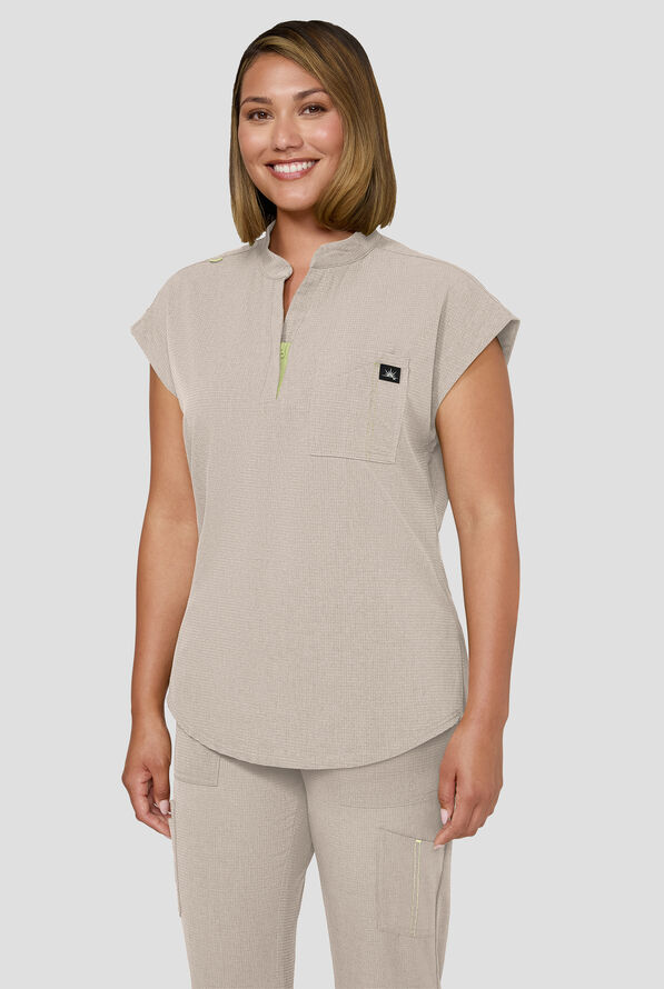 Blusa m&eacute;dica koi Solis Catrin STRETCH con cuello en V con cremallera y tapeta en contraste y 1 bolsillo para mujer - Bone - 2