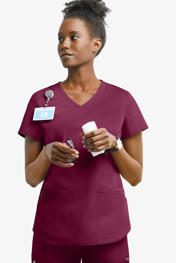 Blusa médica Cherokee Workwear Professionals Active estilo cruzado con 2 bolsillos para mujer - Wine - 2