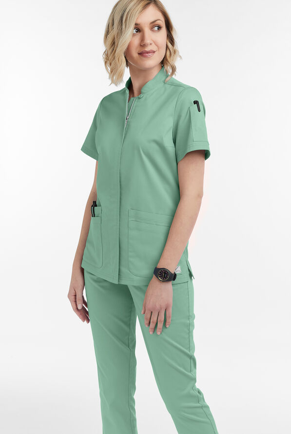 Blusa m&eacute;dica UA Butter-Soft STRETCH con cremallera y 6 bolsillos para mujer - Water Mint - 2