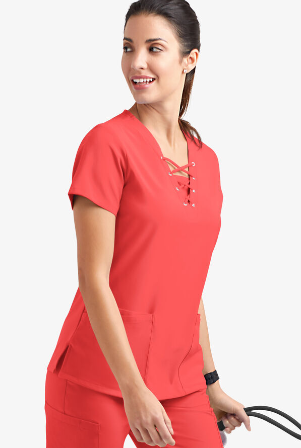 Blusa m&eacute;dica Easy STRETCH Gisele con cordones en el cuello en V y 4 bolsillos para mujer - Radiant Red - 3