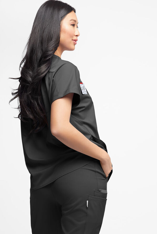 Blusa médica WhisperLite Aerin con mangas dolmán y 3 bolsillos para mujer - Black - 4