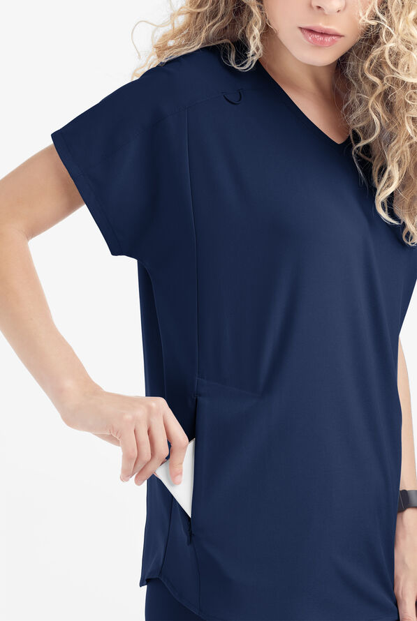 Blusa m&eacute;dica holgada Easy STRETCH Sierra con cuello en V y 2 bolsillos para mujer - Navy - 4