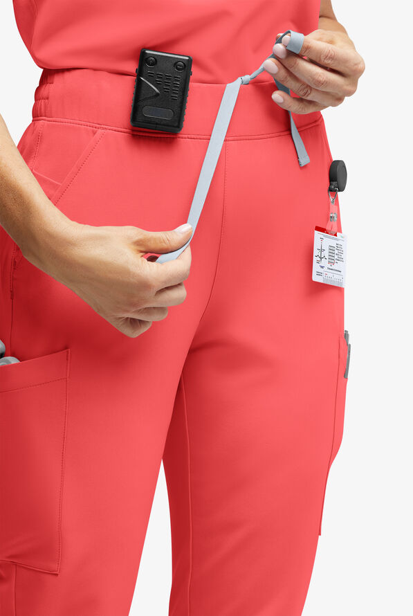 Pantalón médico ReSurge Amber estilo jogger con piernas pitillo y 7 bolsillos para mujer - Coral Fizz - 3
