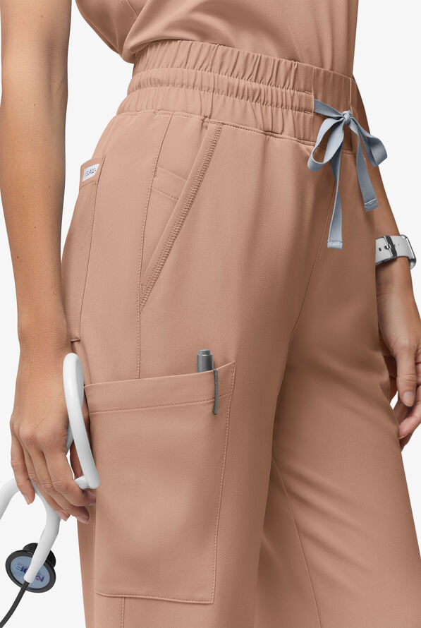 Pantal&oacute;n m&eacute;dico ReSurge Crystal Petite de tiro alto con piernas anchas y 7 bolsillos para mujer - Warm Terrazzo - 3