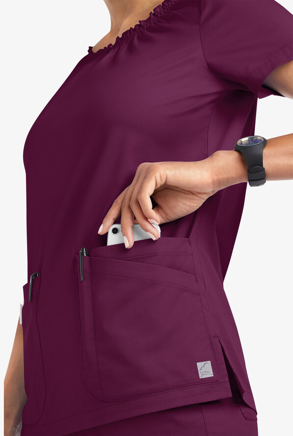 Blusa m&eacute;dica UA Butter-Soft STRETCH estilo campesina con mangas cortas y 6 bolsillos para mujer - Wine - 7