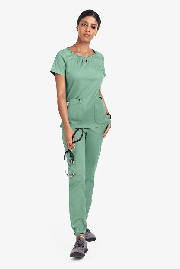 Blusa médica UA Butter-Soft STRETCH estilo campesina con mangas cortas y 6 bolsillos para mujer - Water Mint - 2