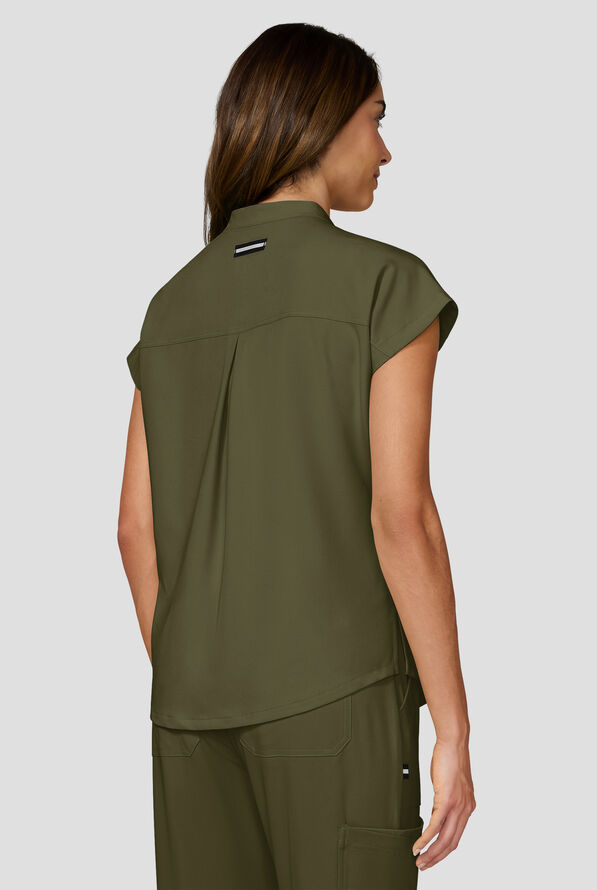 Blusa m&eacute;dica koi Next Gen Superhuman STRETCH con mangas dolm&aacute;n y 2 bolsillos para mujer - Olive - 4
