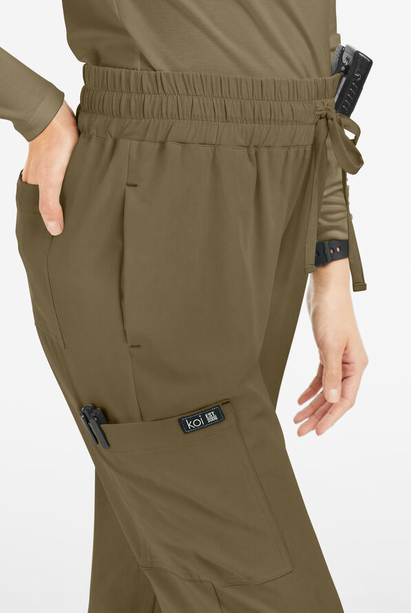 Pantalón médico Koi Basics Gemma STRETCH estilo cargo jogger con 5 bolsillos para mujer - Olive - 2