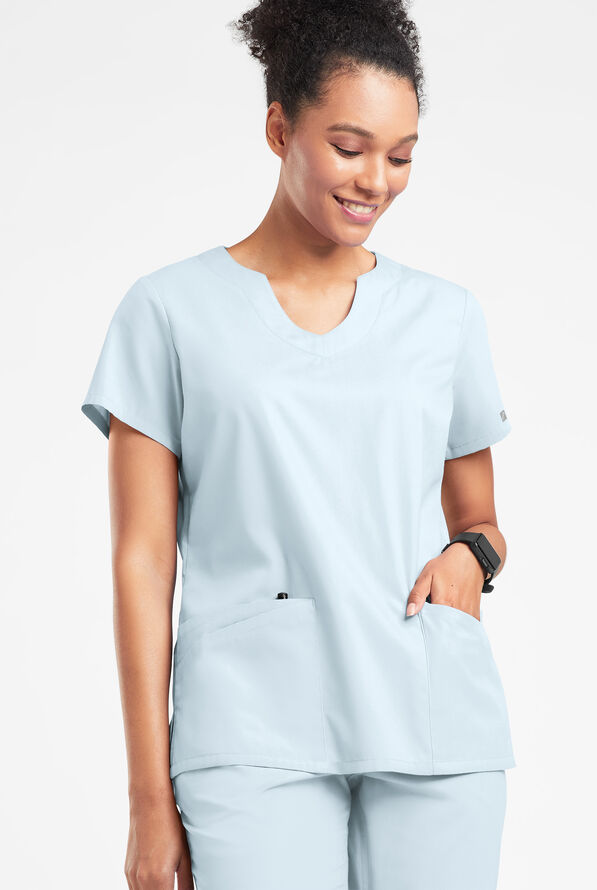 Blusa médica Butter-Soft Originals con cuello festoneado y 6 bolsillos para mujer - Morning Dew - 2