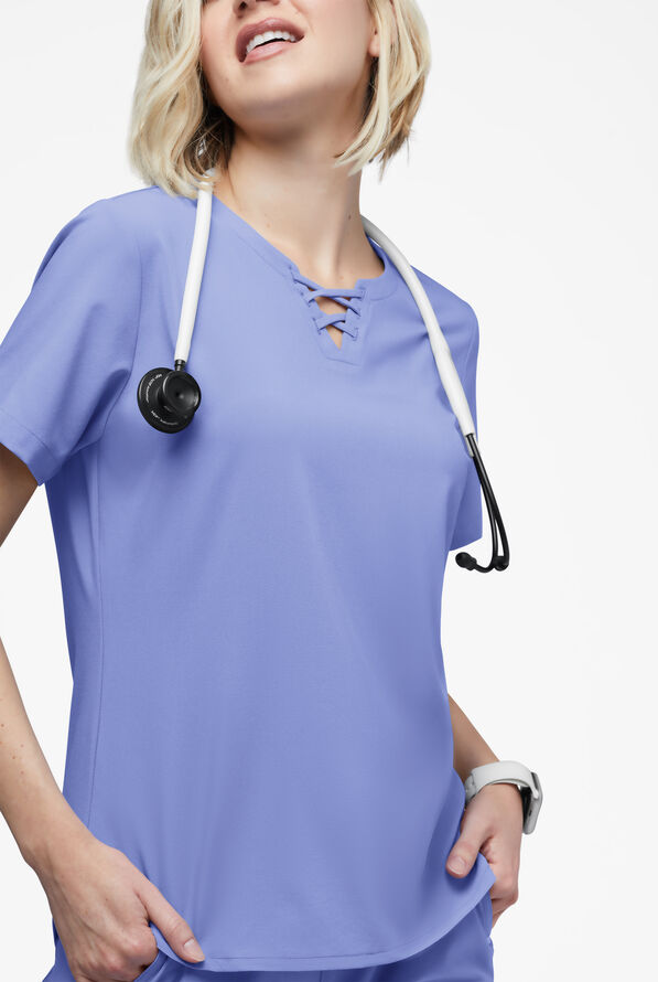 Blusa m&eacute;dica Easy STRETCH GiGi con detalle de lazos para mujer - Ceil Blue - 3