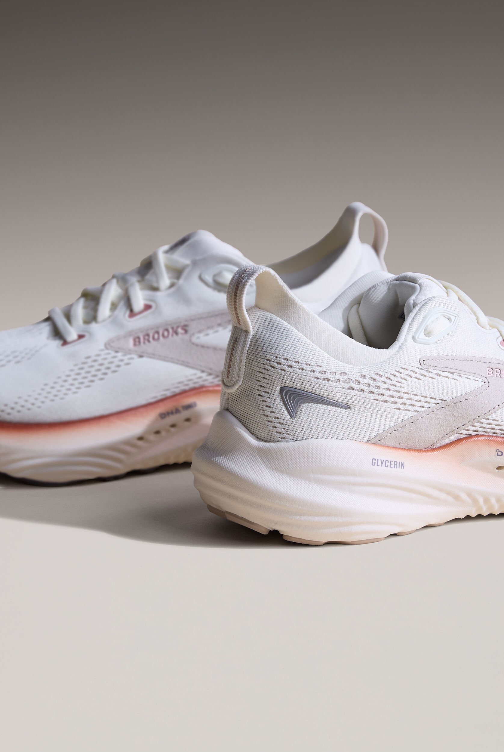 Brooks Women's Glycerin 22 Coconut/Chateau/Rose Athletic Lace Up