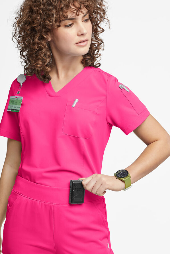 Blusa médica ReSurge Diamond con cuello en V y 3 bolsillos para mujer - Reactive Pink - 3