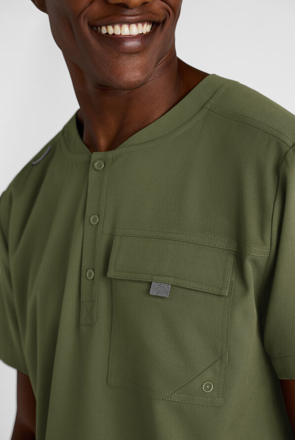 Camisa m&eacute;dica Grey's Anatomy&trade; by Barco Emerge Rhodes STRETCH estilo Henley con cuello redondo y 1 bolsillo para hombre - Olive - 2