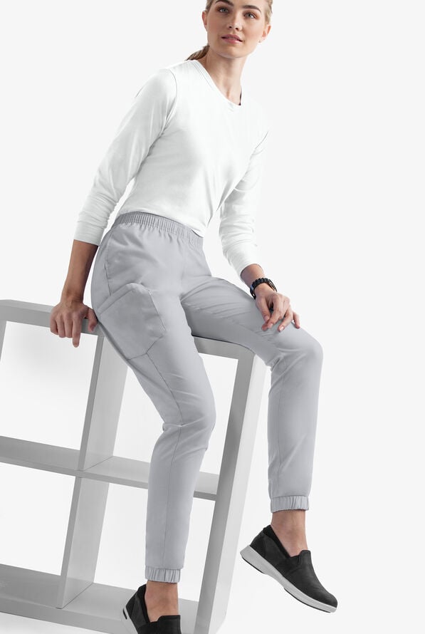 Pantalón médico Butter-Soft Core by UA™ estilo jogger cargo con 6 bolsillos para mujer - Silver - 2