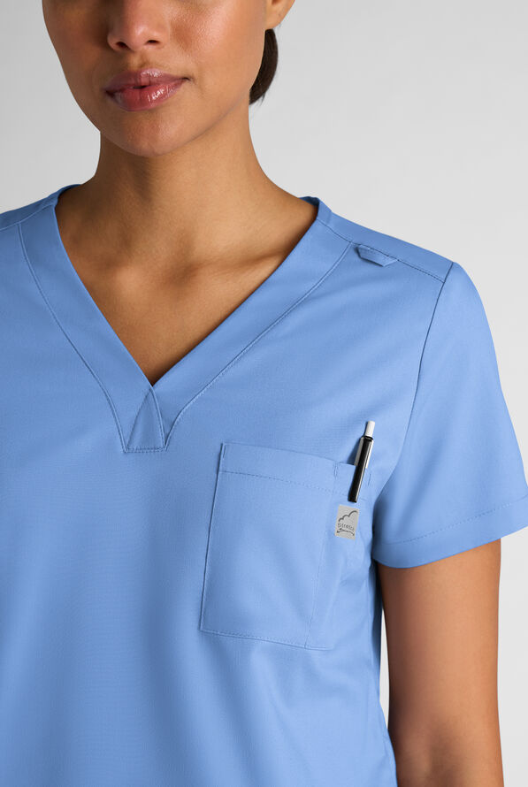 Blusa m&eacute;dica Butter-Soft STRETCH con cuello en V y 2 bolsillos para mujer - Ceil Blue - 4