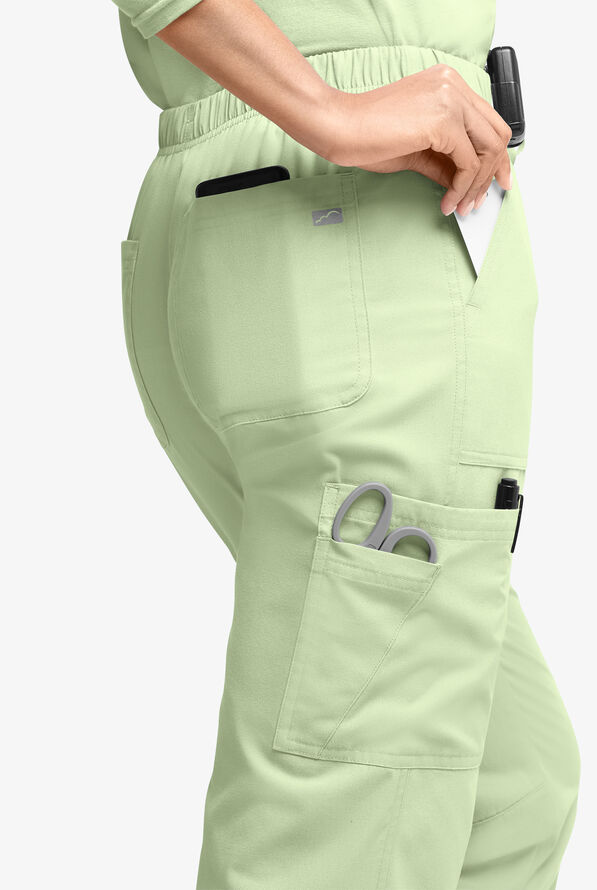 Pantalón médico Butter-Soft Originals de tiro medio estilo cargo con piernas rectas y 7 bolsillos para mujer - Spring Mint - 2