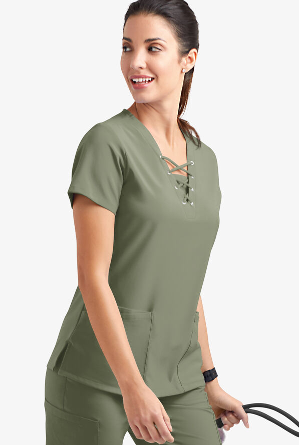 Blusa médica Easy STRETCH Gisele con cordones en el cuello en V y 5 bolsillos para mujer - Olive Leaf - 3