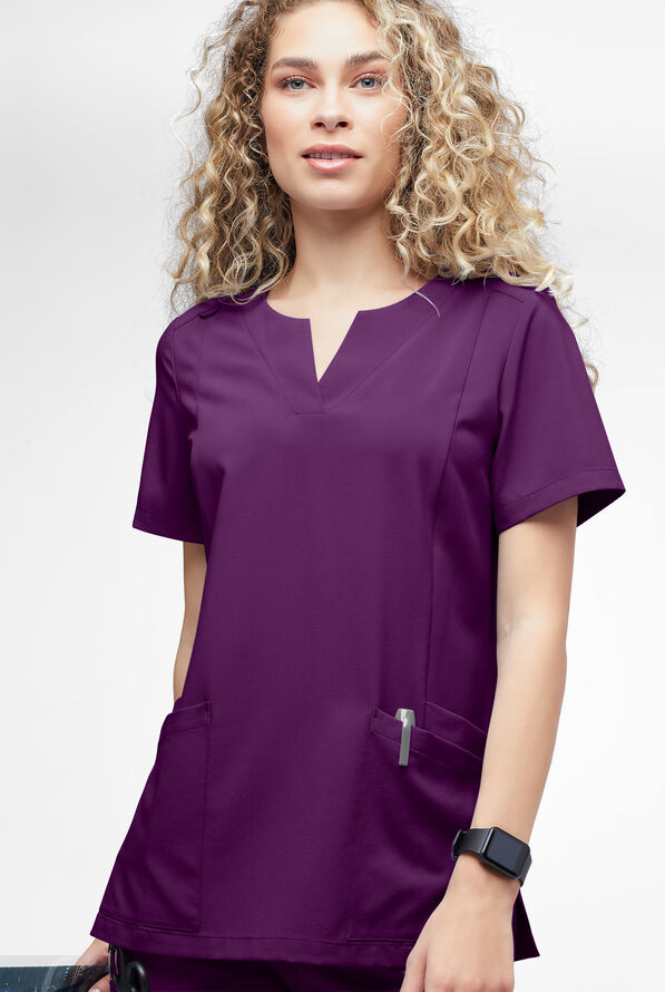 Blusa médica Easy STRETCH Chrisette de corte moderno con 4 bolsillos y escote femenino para mujer - Eggplant - 2