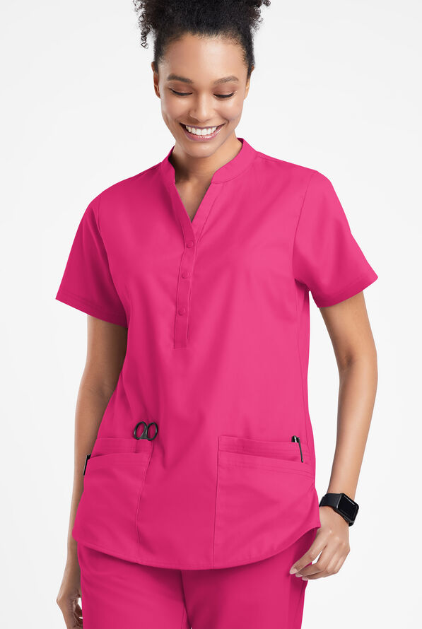 Blusa médica Butter-Soft Originals con cuello mao y 6 bolsillos para mujer - Fuchsia - 2