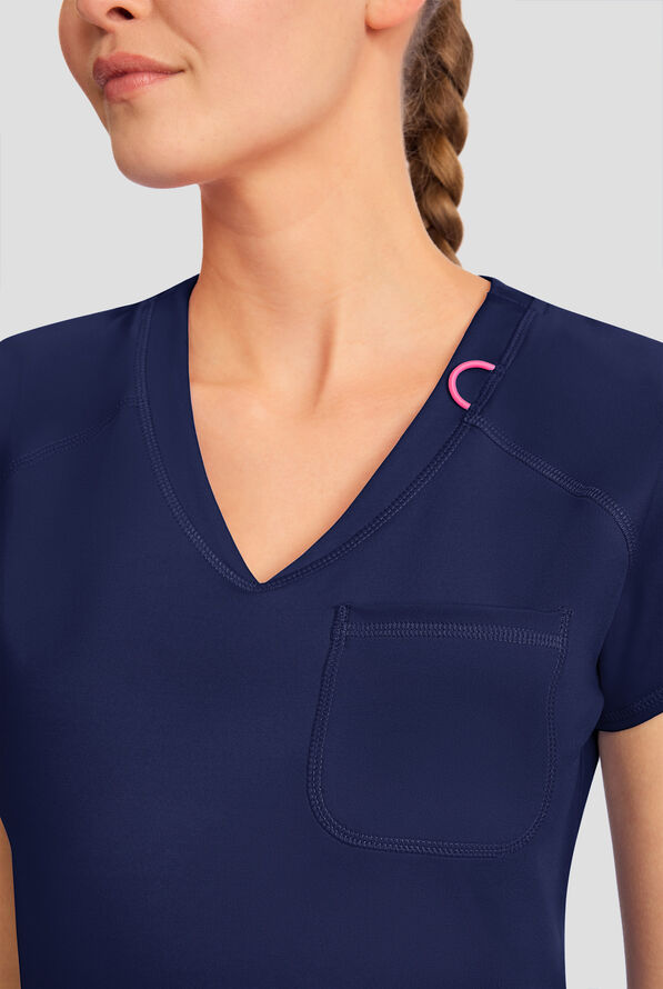 Blusa m&eacute;dica Med Couture Amp Knit STRETCH con cuello en V y 3 bolsillos para mujer - Navy - 3