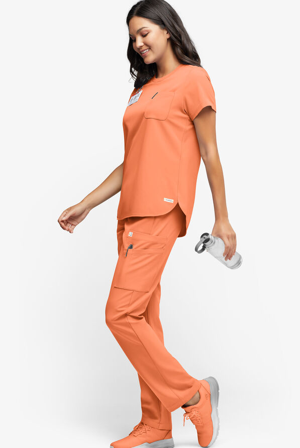 Pantalón médico ReSurge Topaz con cordón ajustable y 11 bolsillos para mujer - Coral Haze - 4
