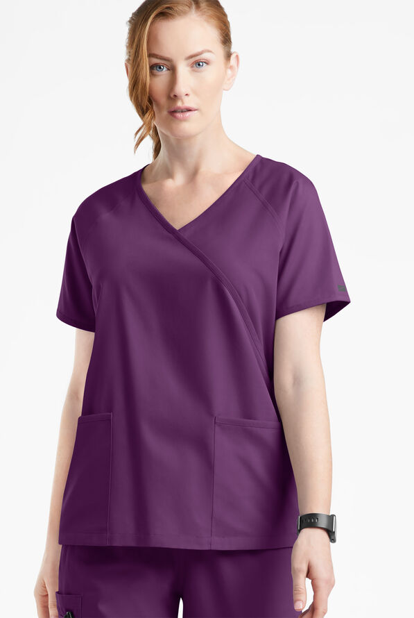 Blusa médica Butter-Soft Originals estilo cruzado con 3 bolsillos para mujer - Eggplant - 2