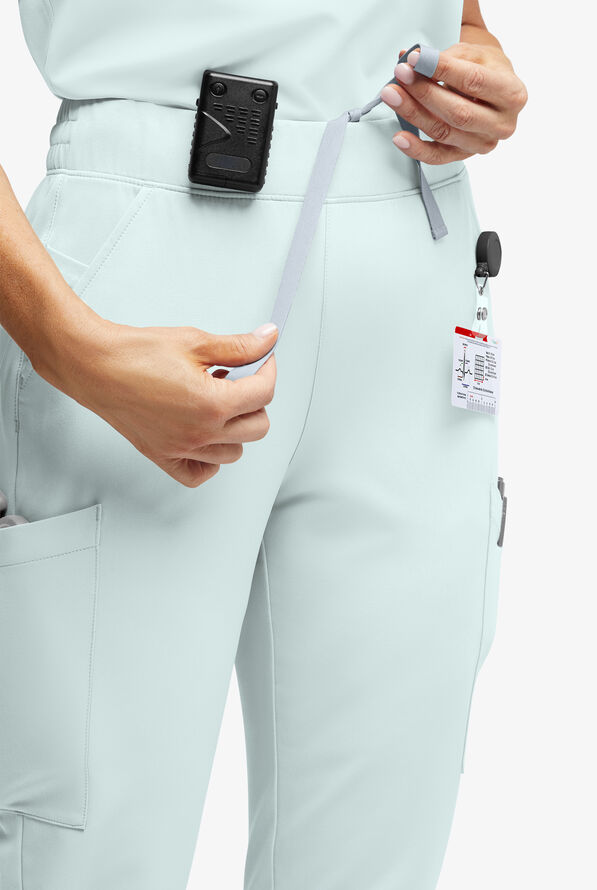 Pantalón médico ReSurge Amber estilo jogger con piernas pitillo y 7 bolsillos para mujer - Horizon Haze - 3