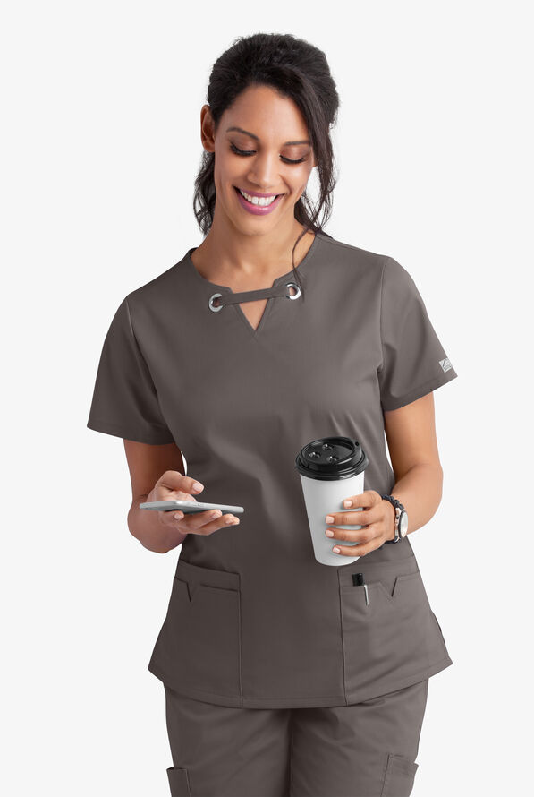Blusa m&eacute;dica UA Butter-Soft STRETCH con ojales y 4 bolsillos para mujer - Cool Grey - 7