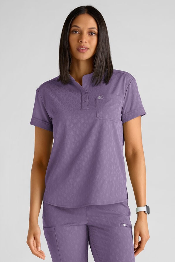 Blusa médica Easy STRETCH Bella estilo Henley de tela Jacquard con 1 bolsillo para mujer - Purple Dusk - 1