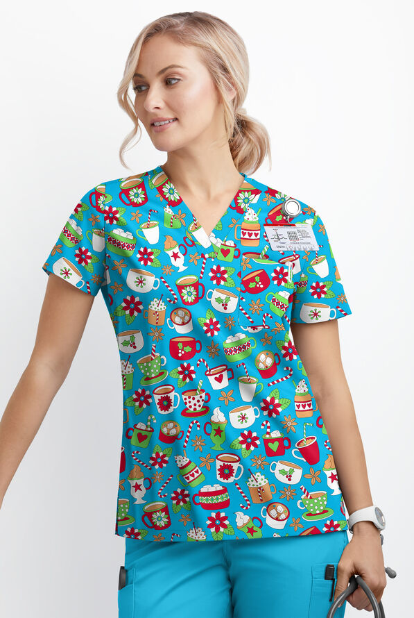 Blusa médica estampada Butter-Soft X-Mas Coco Turquoise con cuello en V y 1 bolsillo para mujer - null - 2