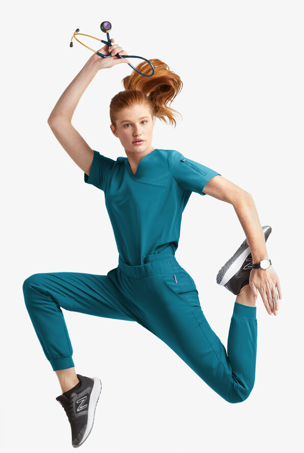 Blusa médica MOVEMENT by Butter-Soft Capella estilo cruzado con 5 bolsillos para mujer - Caribbean Blue - 6